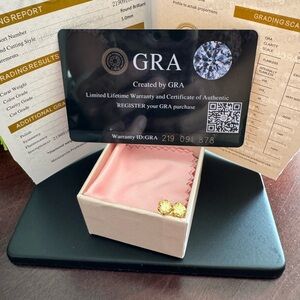 Moissanite yellow studs. Total wt 1 caret